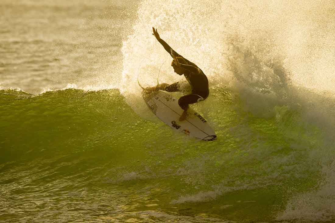 Mick Fanning surft in Jeffreys Bay, South Africa
