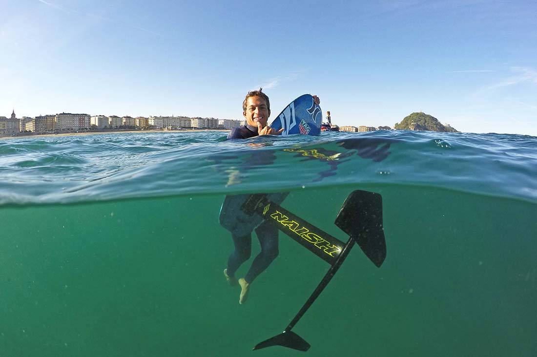 Kai Lenny mit seinem Hydrofoil Board