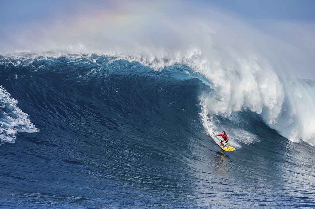 Kai Lenny auf einer big wave am the North Shore in Haleiwa Hawaii